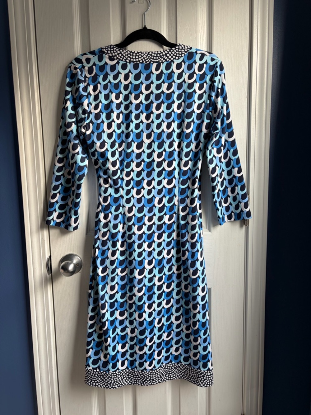 J. McLaughlin Blue Geometric Print Faux Wrap Dress Size Small Stretch Jersey - Picture 3 of 11